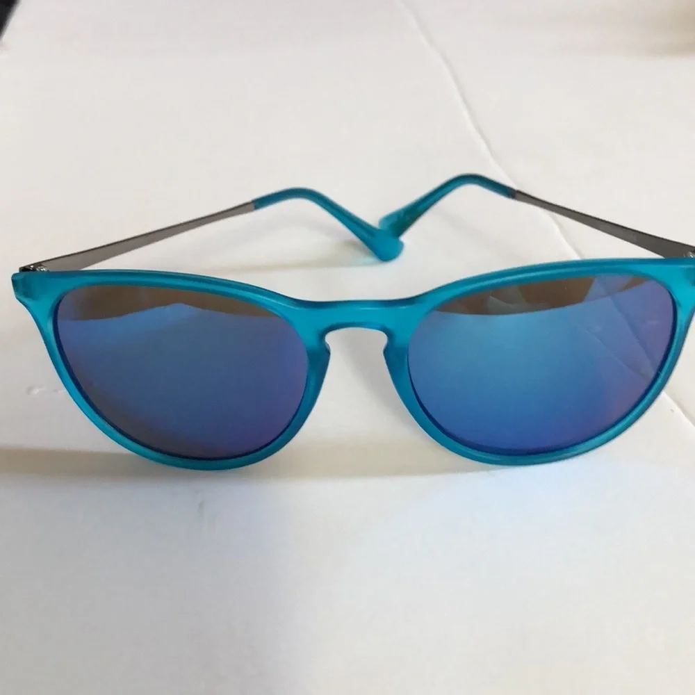 COPY - 🏵2/$30🏵 Fashion Sunglasses - Picture 4 of 9